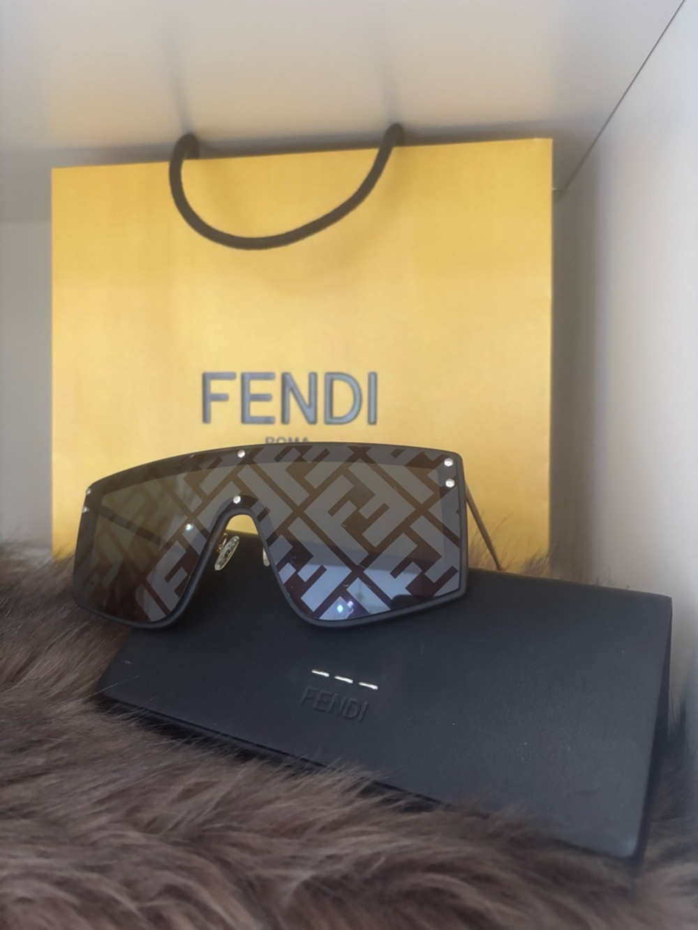 Fendi Women’s Logo Tortoise Sunglasses in Brown & Black Colour